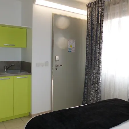 Otel Au Beaujolais Saint Jean 3*